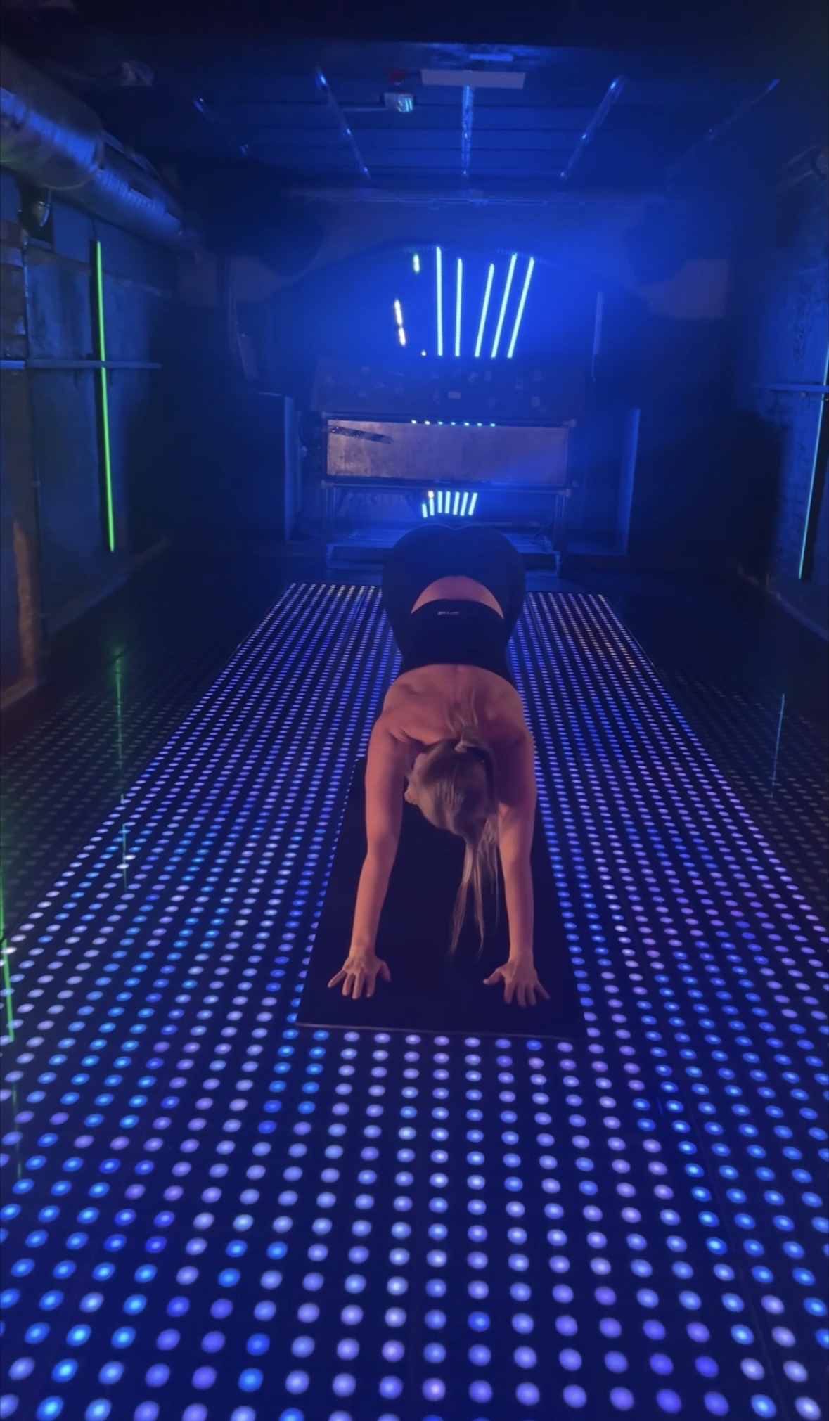 FORME sculpt class in club lighting